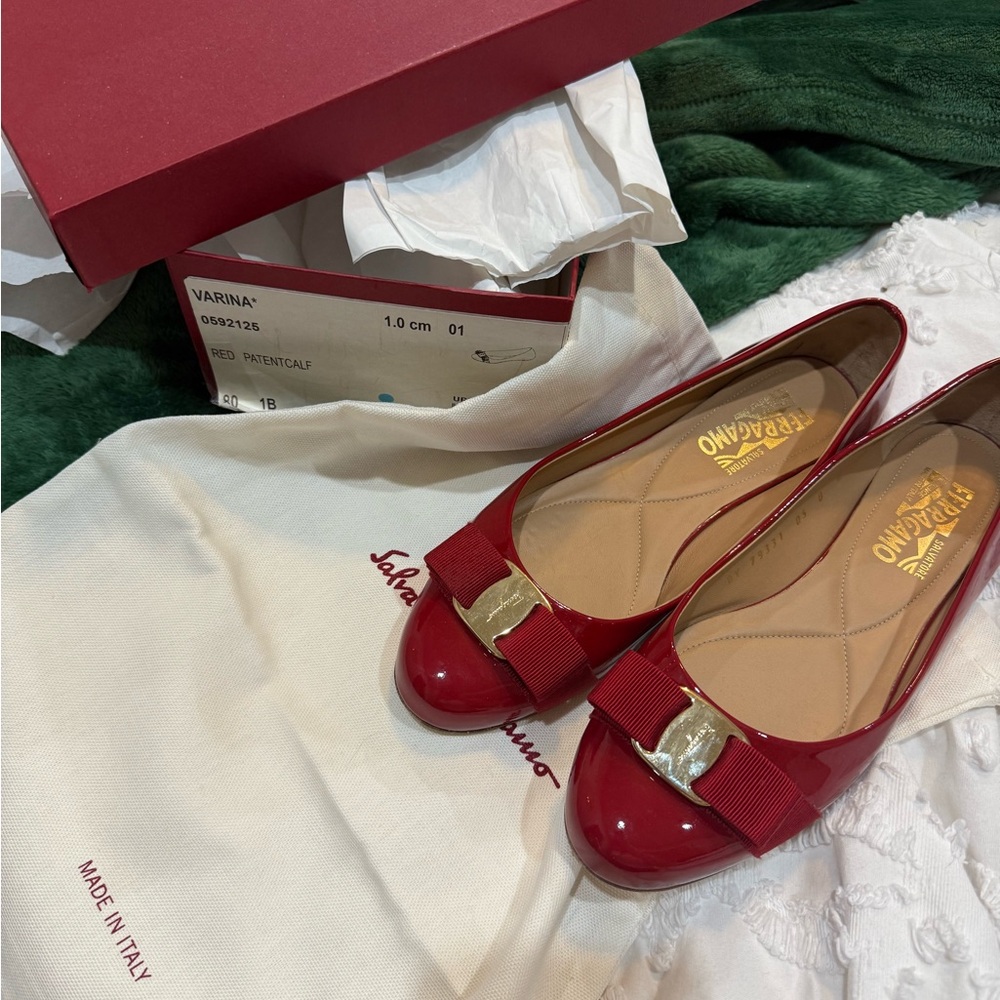 Ferragamo Red Parent Leather Varina Flat